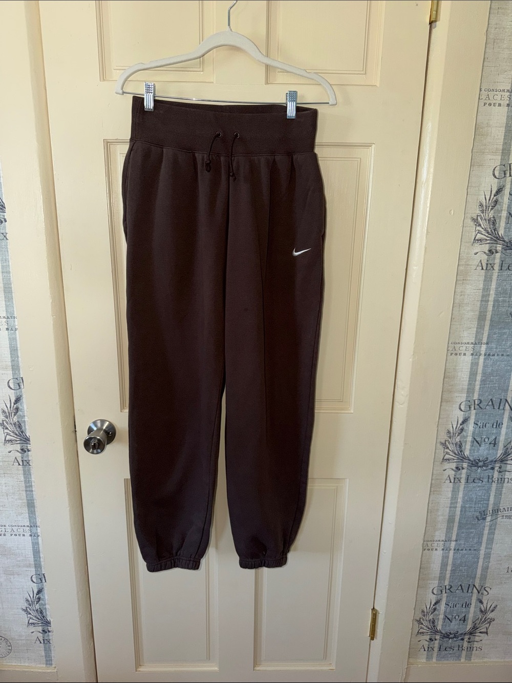 Nike Women’s Dark Brown Fleece Joggers with White Swoosh Chocolate Brown